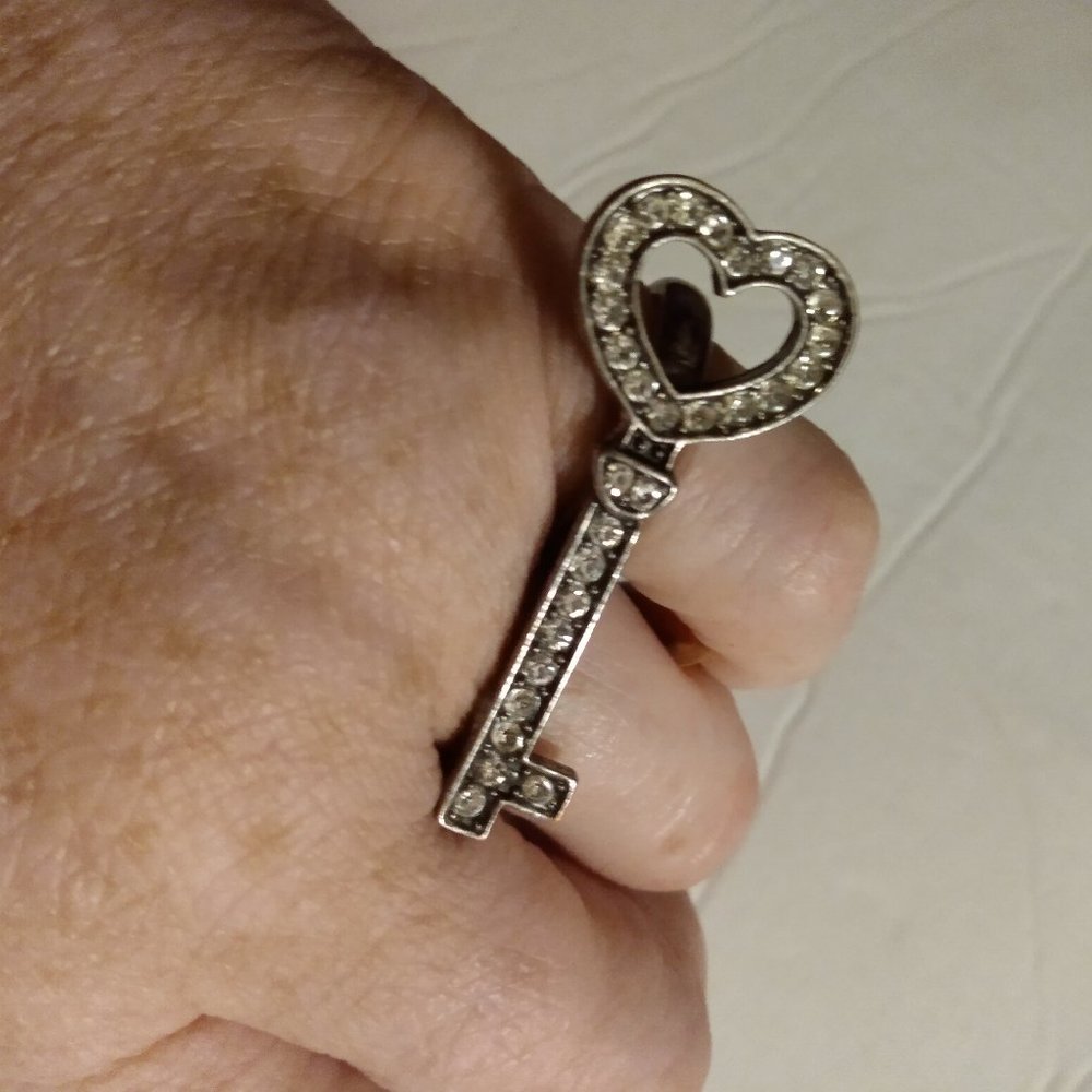 Vintage Double Ring Skeleton Key Ring with diamond rhinestones Size 6.5